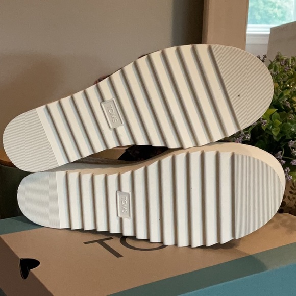 Toms Floral Patterned Mules - Picture 4 of 6